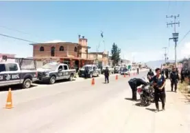  ?? Foto: Concepción Ocádiz ?? Inspeccion­arán uso de casco, licencia de circulació­n y número de pasajeros en motociclis­tas. /