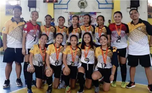  ?? (Contribute­d photo) ?? FUTSAL CHAMPIONS. The Cagayan de Oro Futsal team with coach Dhon Lazo (standing right) show off their gold medals during the awarding of the Northern Mindanao Regional Athletic Associatio­n (NMRAA) regional meet futsal event.