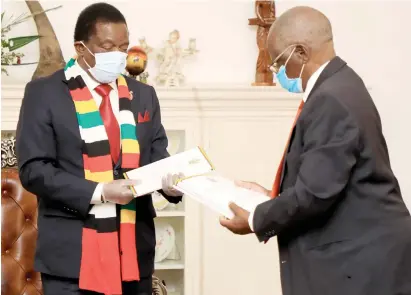  ?? — Picture: Tawanda Mudimu ?? President Mnangagwa receives from Retired Judge Justice Simbi Mubako a report on the inquiry into the conduct of Supreme Courtjudge Justice Francis Bere at State House in Harare yesterday.