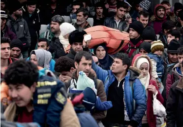  ?? — AFP ?? Hundreds of migrants and refugees disembark from a ferry at the port of Piraeus, near Athens, Greece, on Wednesday.