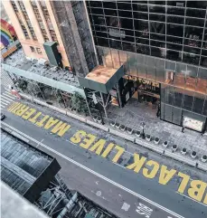  ?? GETTY IMAGES ?? El mural de ‘Black Live Matter’ fue pintado en la calle frente a la Torre Trump.