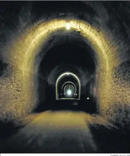  ?? RAMÓN AGUILAR ?? Uno de los túneles que conforman el actual trazado de la Vía Verde