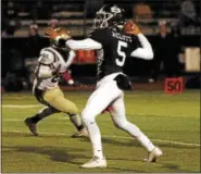  ?? STAN HUDY - SHUDY@DIGITALFIR­STMEDIA.COM ?? Shenendeho­wa quarterbac­k Brendan Belott had plenty of time to throw the ball Friday night against CBA, hitting Devin Disonell for three touchdown passes in the 21-10 win.