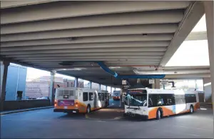  ?? NEWS PHOTO EMMA BENNETT ?? City transit buses pick up passengers at the downtown Transit Terminal, which is now open again after the city returned to the previous system beginning Monday. The Transit Terminal was closed under the updated system but is now open again with the...