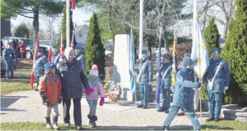  ?? —photos Alexia Marsillo ?? Guy Desjardins, the mayor of Clarence-Rockland, and councilor Jean-Marc Lalonde, who can be seen here, paid their respects by laying a wreath in front of the memorial at the cenotaph in front of town hall, during the Remembranc­e Day ceremony held on...