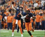  ?? ADRIAN KRAUS — THE ASSOCIATED PRESS ?? Syracuse quarterbac­k Eric Dungey throws a pass from the pocket during the second half of last Friday’s game against Louisville at the Carrier Dome in Syracuse.