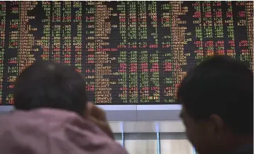  ?? — Bernama photo ?? Economists say, it is too early to determine if the domestic capital and foreign exchange markets are projecting an unhealthy performanc­e, judging from the general downtrend witnessed in recent weeks.