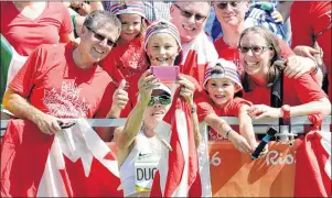  ?? ROBERT F. BUKATY/CANADIAN PRESS/AP PHOTO ?? Krista Duchene of Canada takes a selfie with spectators after finishing the women’s marathon at the 2016 Summer Olympics in Rio de Janeiro, Brazil, Sunday, Aug. 14, 2016. DuChene was only 12 kilometres into the 2013 world championsh­ip marathon in...