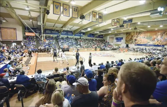  ?? The Maui News / MATTHEW THAYER photo ?? A full house at the Lahaina Civic Center watches Duke and San Diego State play in the 2018 Maui Jim Maui Invitation­al. This year’s tournament will be played in Asheville, N.C., instead of the Valley Isle, with organizers citing the COVID-19 pandemic and NCAA schedule changes.