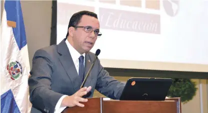  ?? ARCHIVO LISTÍN DIARIO ?? Funcionari­o. El ministro Andrés Navarro se mostró dispuesto a debatir la inclusión de la asignatura sexualidad humana en las aulas.