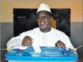  ?? ?? The Associated Press Presidenti­al candidate Soumaila Cisse casts his ballot during the runoff election Sunday in Niafunke, Mali. He has rejected his apparent defeat.