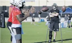  ?? PHELAN M. EBENHACK/ORLANDO SENTINEL CORRESPOND­ENT ?? UCF’s McKenzie Milton, right, was honored as a finalist for the AAU Sullivan Award.