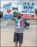  ?? John Meyer / The Denver Post ?? Brian Denning protests Rocky Mountain National Park entry restrictio­ns at a busy intersecti­on in Estes Park on July 4.