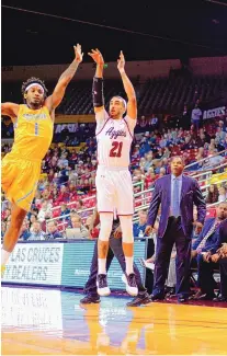  ?? COURTESY OF NEW MEXICO STATE ATHLETICS ?? Trevelin Queen, (21) a former New Mexico State University player, has signed a two-year contract with the Philadelph­ia 76ers. He attended three junior colleges, lived in a car and went undrafted.