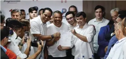  ?? PAULO PAIVA ?? Eduardo da Fonte é reconduzid­o à presidente do PP e filia os prefeitos do Cabo, Moreno e Brejo da Madre de Deus