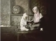  ??  ?? AJAK anak membaca al-Quran sejak dari kecil. - Gambar hiasan