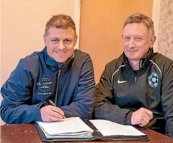  ?? SUPPLIED ?? Former All White, Ben Sigmund has joined the North Wellington AFC, pictured here with North Wellington Club Chairman David Rayner.