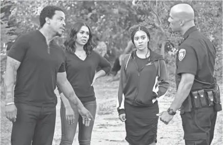  ?? PHOTOS BY ERIKA DOSS ?? From left, Maverick (Russell Hornsby), Lisa (Regina Hall) and Starr (Amandla Stenberg) have a discussion with Carlos (Common) in “The Hate U Give.”