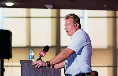  ?? [PHOTO BY ANYA MAGNUSON, THE OKLAHOMAN] ?? Sooners defensive coordinato­r Mike Stoops answers questions Sunday during OU Media Day. Oklahoma’s defense will need to prepare for diverse offenses in September.