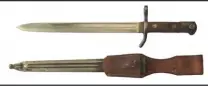  ??  ?? M1928刺刀配用设­有加强凹槽的钢质刀鞘，刀鞘上方设有皮挂