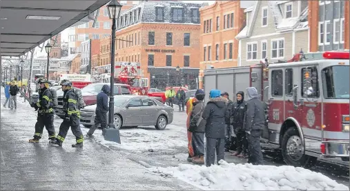  ?? JIM DAY/THE GUARDIAN ?? Firefighte­rs enter Veterans Affairs Canada headquarte­rs Friday morning after a faint smell of smoke was detected. The source of the smoke was not determined, and employees returned to the building following an evacuation lasting about 30 minutes.