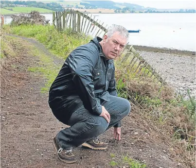  ?? Picture: Paul Smith. ?? Councillor Tommy Stewart hopes the path in Montrose will be reopened soon.