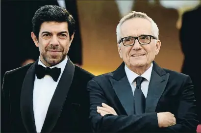  ?? LOIC VENANCE / AFP ?? Pierfrance­sco Favino y Marco Bellocchio posan en Cannes antes de la prèmiere de Il traditore