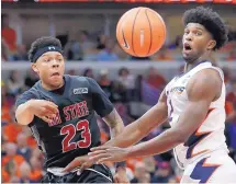  ?? NAM Y. HUH/ASSOCIATED PRESS ?? New Mexico State’s Zach Lofton (23), who scored a game-high 23 points, passes around Illinois’ Kipper Nichols.