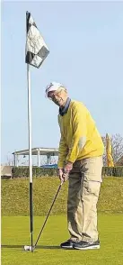  ??  ?? Fettner kriegt auch mit 99 (!) Jahren vom Golf nicht genug.