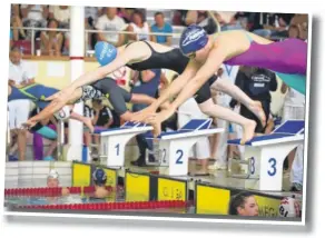  ?? Picture: Tony Flashman FM4398270 ?? Under-18 Swimmers get underway at the start of a race