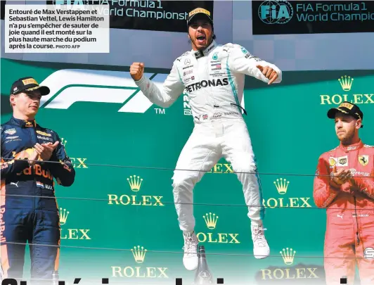  ?? PHOTO AFP ?? Entouré de Max Verstappen et Sebastian Vettel, Lewis Hamilton n’a pu s’empêcher de sauter de joie quand il est monté sur la plus haute marche du podium après la course.