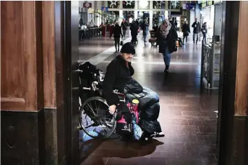  ??  ?? ”det är inte ordning på någonting när man sitter på stationen. det är jävligt jobbigt. det handlar bara om att överleva.”