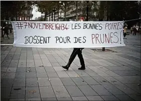  ??  ?? Manifestat­ion contre les écarts de revenus, en novembre 2017, à Paris.