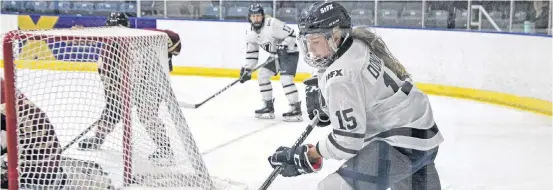  ?? Sam Macdonald ?? St. F.X. X-women defender Lindsey Donovan, from behind her opponent’s net, looks to feed a teammate in a 7-0 win over the Mount Allison Mounties.