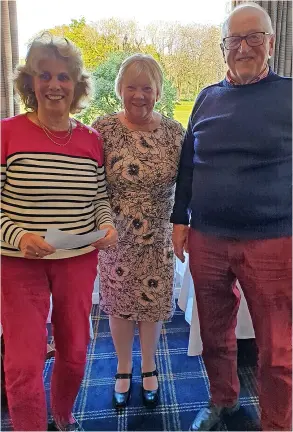  ?? ?? Jill and Niall Carter, winners of the St George Greensomes, flank ladies captain Heather Cottle