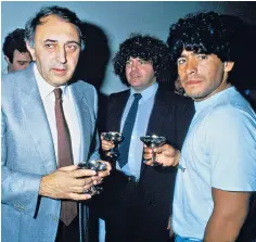  ??  ?? Cyterszpil­er, centre, in June 1984 with Napoli’s new signing Diego Maradona, right, and the Napoli president Corrado Ferlaino