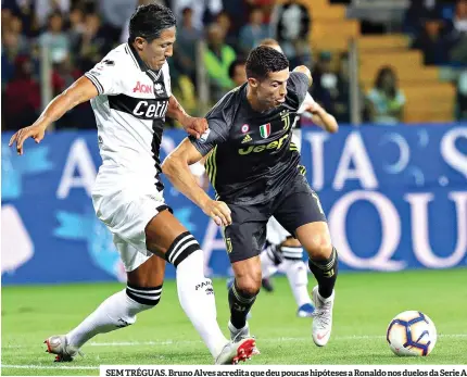  ??  ?? SEM TRÉGUAS. Bruno Alves acredita que deu poucas hipóteses a Ronaldo nos duelos da Serie A