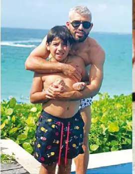  ??  ?? Papá e hijo en el Caribe Benja ya tiene 10 años y su papá le da todos los gustos. Se hospedaron en una casa con piscina y vista al mar en la isla
New Providence, en Bahamas. ¡Puro placer!