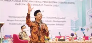  ?? FIRMA ZUHDI ALFAUZI/JAWA POS ?? JANJI KE MASYARAKAT: Bupati terpilih Ahmad Muhdlor Ali saat menghadiri forum konsultasi publik yang membahas rancangan RKPD (Rencana Kerja Pemerintah Daerah) Sidoarjo 2022 kemarin.