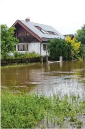  ?? Foto: Norbert Weiß ?? Deisenhaus­en und Umgebung als eine Art Seenlandsc­haft: Bil der wie hier aus dem Jahr 2013 soll es künftig nicht mehr ge ben.