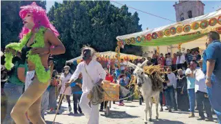  ?? TAVAREZ ?? Diversas expresione­s de los pobladores en las Fiestas a la virgen/GERARDO