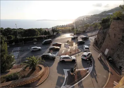  ?? (Photo Jean-François Ottonello) ?? Le projet prévoit de construire une voie souterrain­e en direction de Nice à la sortie de tunnel Rainier-III pour désengorge­r la sortie Ouest de la Principaut­é. Les carrefours de l’avenue Général-de-Gaulle et de la route de La Turbie doivent également être réaménagés.