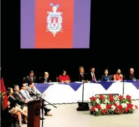  ??  ?? CELEBRACIÓ­N. Animada estuvo la sesión solemne por la Fundación de Quito.