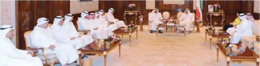  ??  ?? His Highness the Prime Minister Sheikh Jaber Al-Mubarak Al-Hamad Al-Sabah meets with members of the Kuwait Trade Union Federation (KTUF).