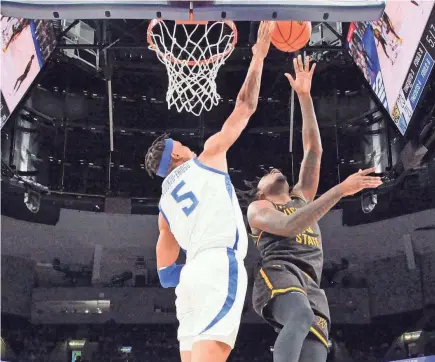  ?? PETRE THOMAS/USA TODAY SPORTS ?? Memphis Tigers forward Kaodirichi Akobundu-ehiogu blocking the shot of Wichita State guard Jaykwon Walton, has one season of eligibilit­y remaining after this season.