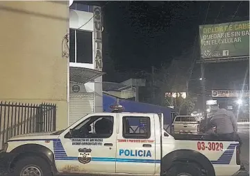  ??  ?? Procedimie­nto. El pasado miércoles por la noche, la Fiscalía y la Policía allanaron las instalacio­nes de la empresa SULTAN en San Miguel. El procedimie­nto se extendió durante varias horas.