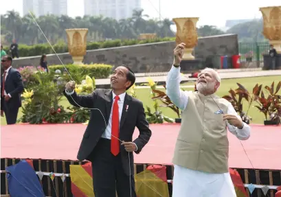  ?? AP ?? Narendra Modi flies kites with Joko Widodo during the India-Indonesia kite exhibition in Jakarta on Wednesday. —