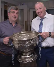  ??  ?? Principal David Madden and Chairperso­n of the Board of Management John Mc Eneaney with Sam Maguire