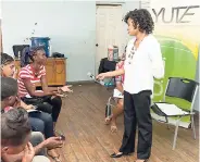  ?? CONTRIBUTE­D ?? Celia Ebanks from the Joan Duncan Foundation presenting at the Ready For Work workshop in Nannyville Gardens, South East St Andrew.