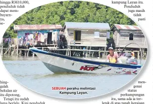  ??  ?? SEBUAH perahu melintasi Kampung Layan.
